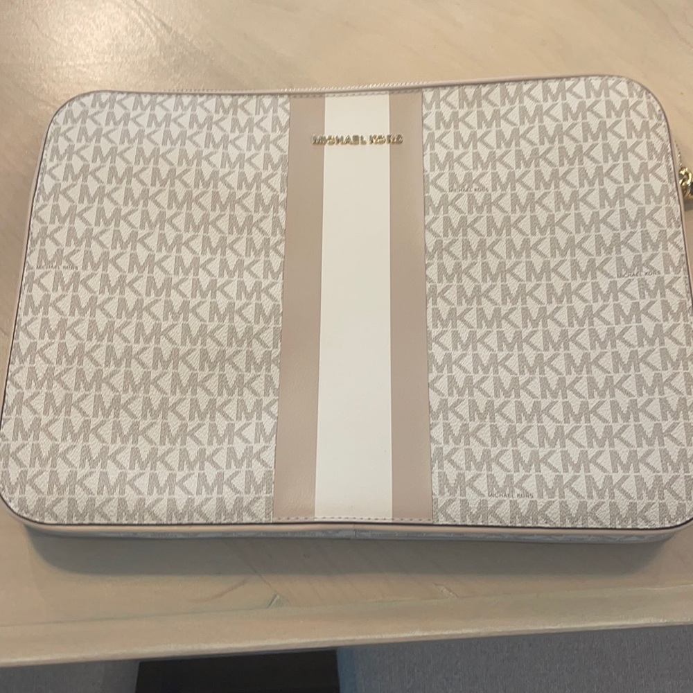 Brand new with tags michael kors computer case